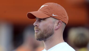 Texas announces return of Blake Gideon