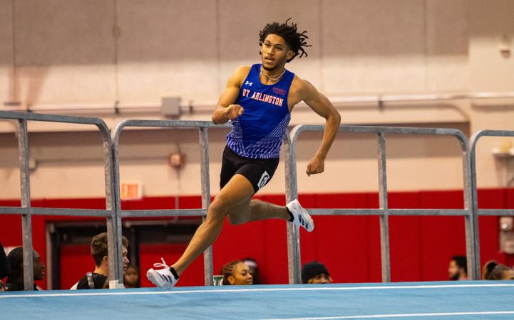 Mavericks Wrap Up Season Opener at Arkansas