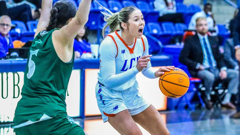 Chappell, Meekins Power No. 11 Lady Chaps Past Greyhounds