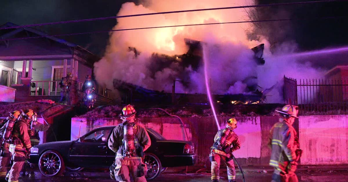 2 hospitalized after East Oak Cliff vacant house fire