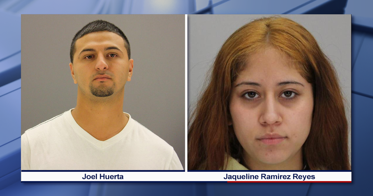 5 arrested after crowd assaults Dallas officers at crash scene: police