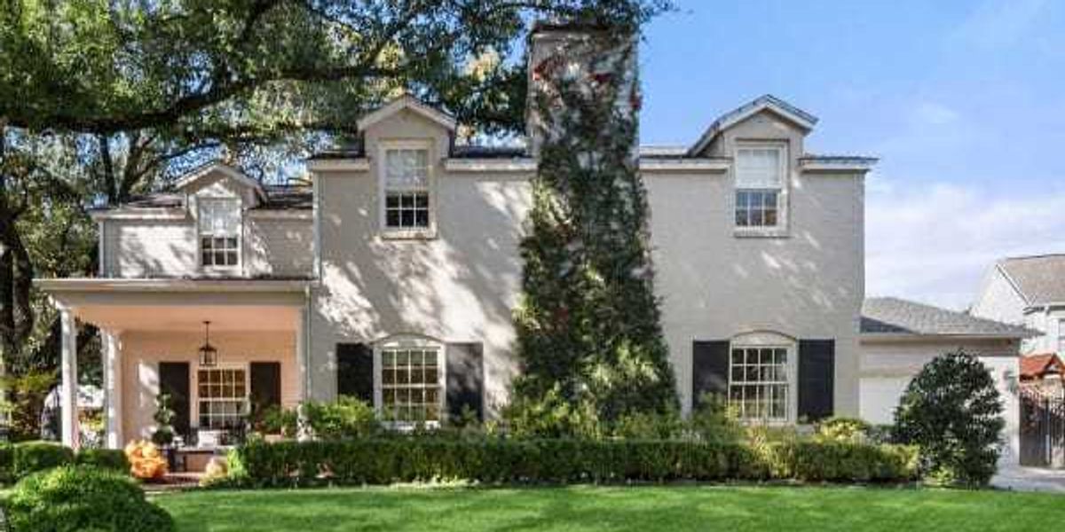 An easygoing Monticello Fort Worth home with lasting appeal