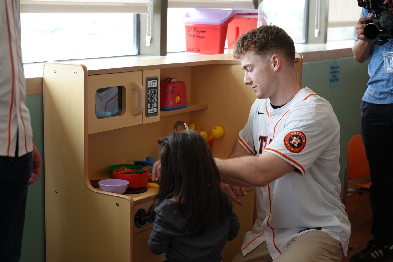 Astros outfielder visits with little girl at Driscoll Children's Hospital