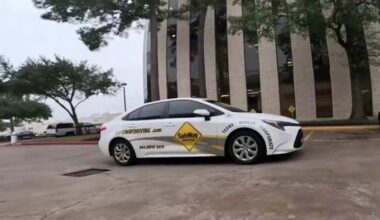 Expert tips and essential car emergency kit for safe winter driving