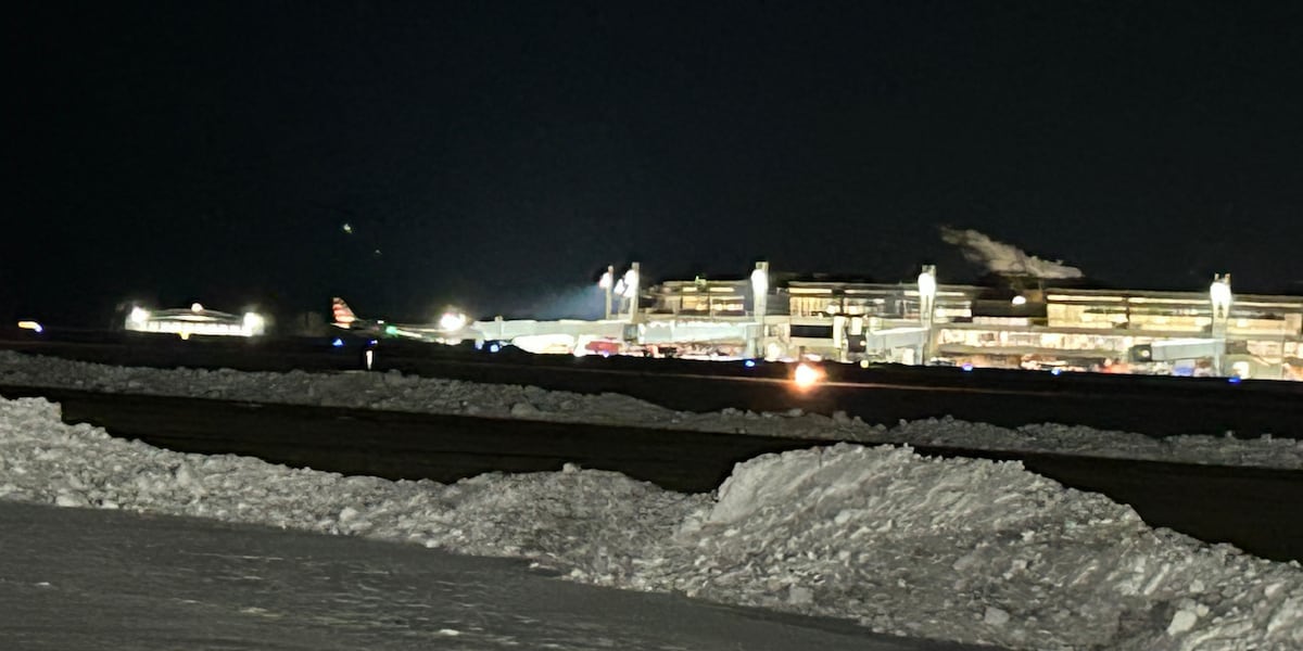 Plane lands safely at Lubbock airport after engine failure