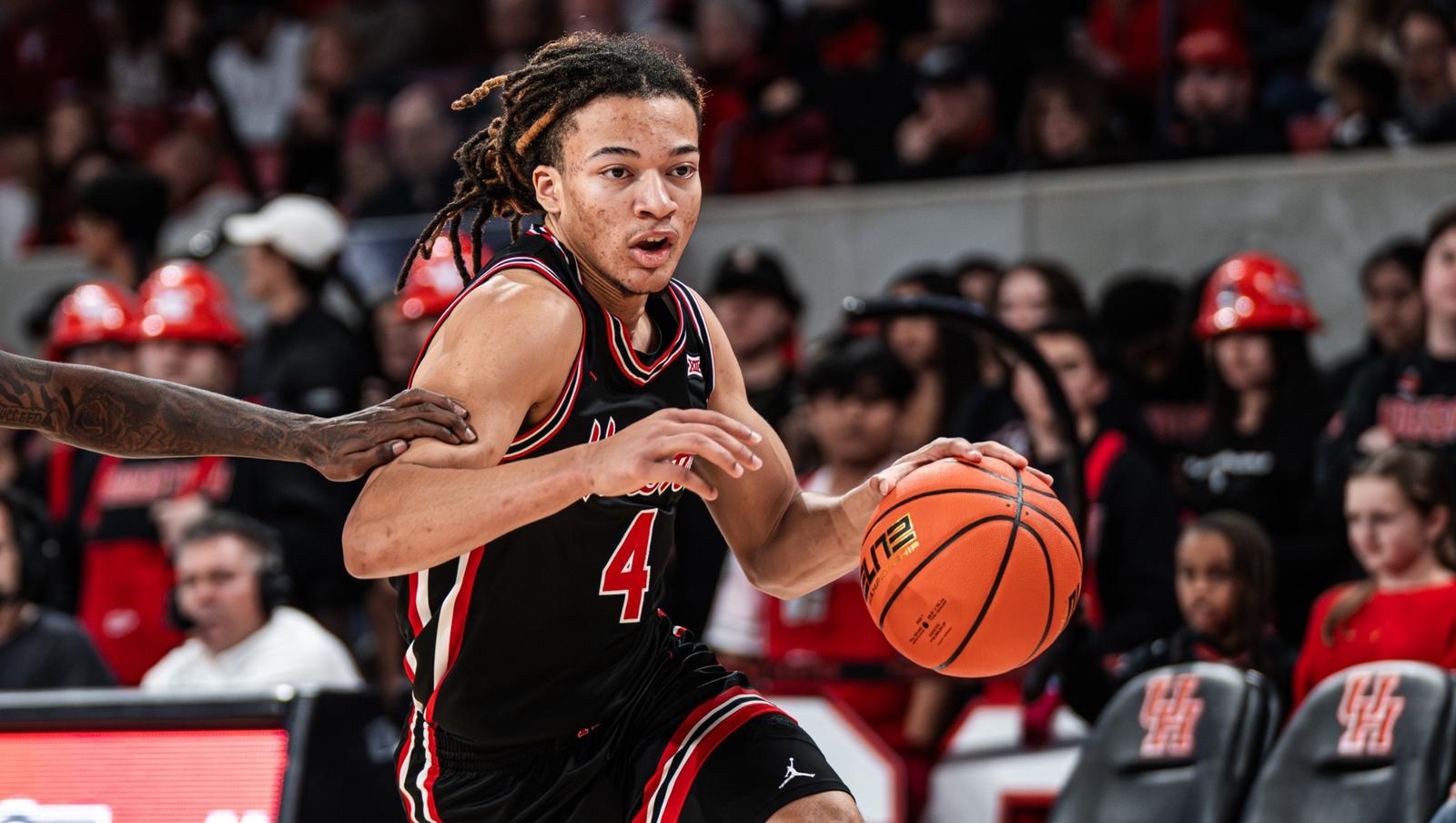 Kingston Flemings shoots a 3-pointer