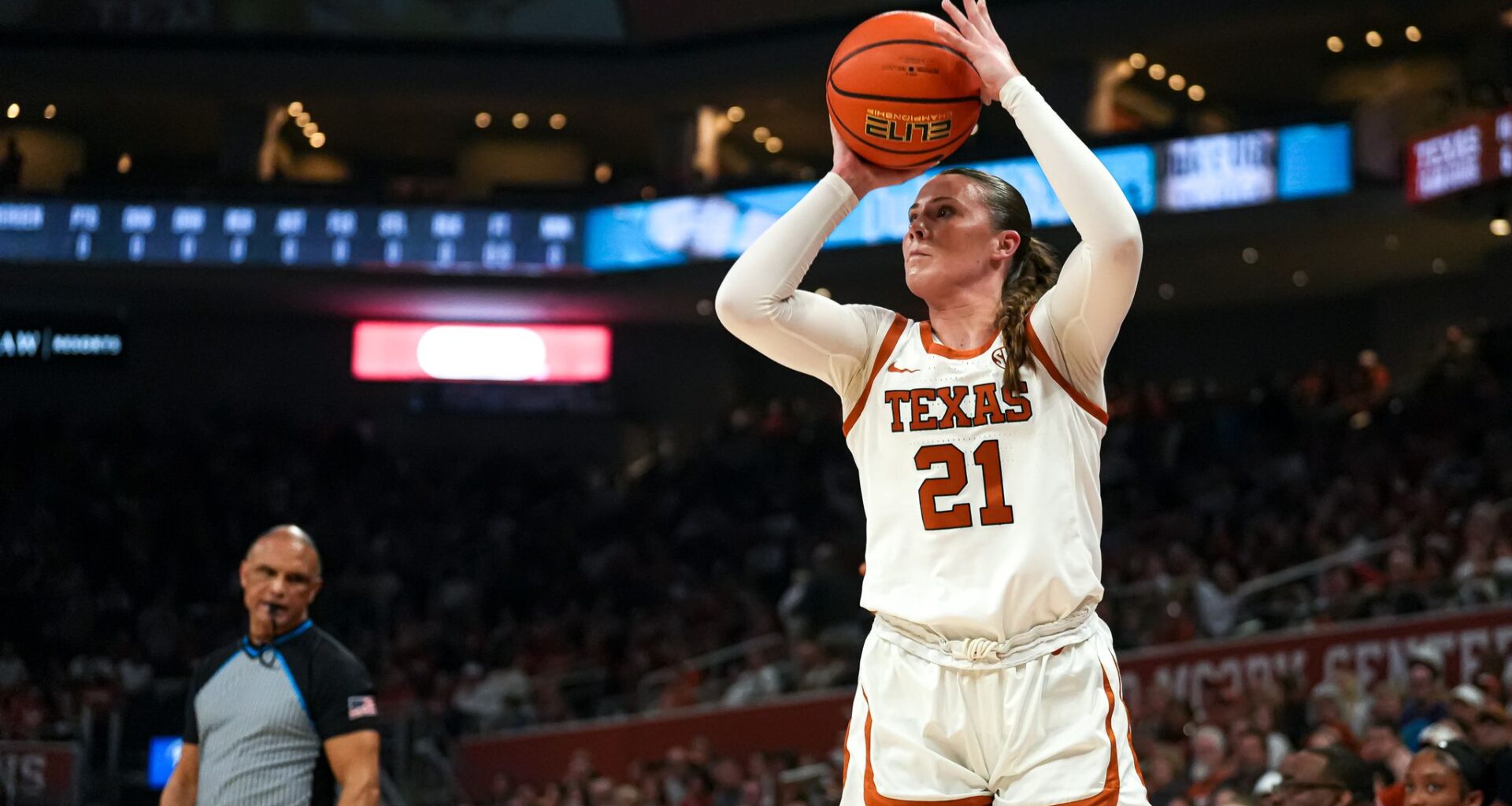 Long week off doesn't cost No. 4 Texas in AP's rankings