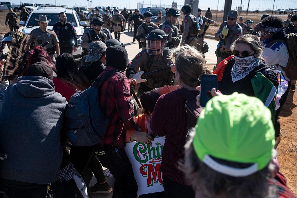 VIDEO: Troopers, protesters clash outside Texas ICE facility