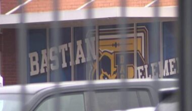 Houston mother demands answers after 4-year-old mistakenly placed in wrong car during school pickup