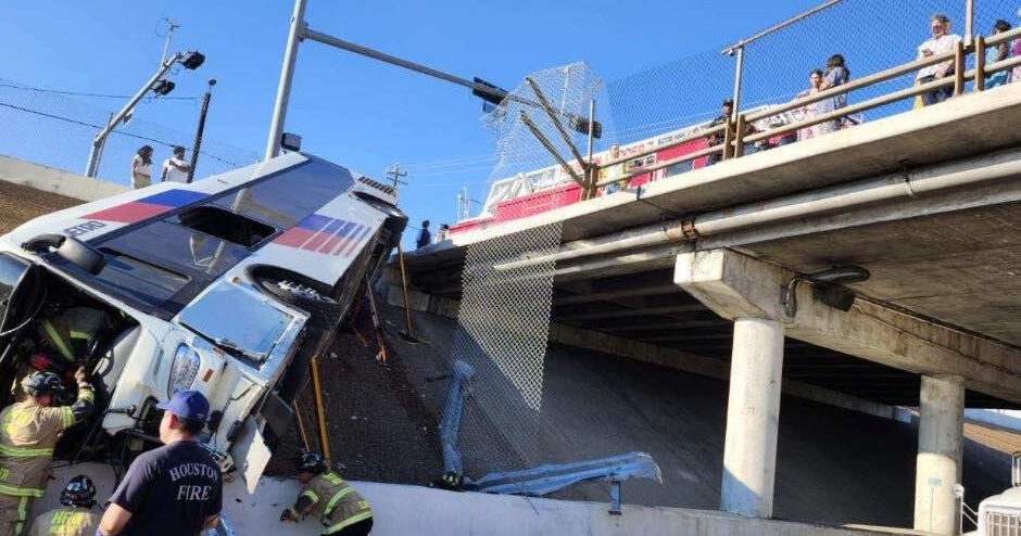 15 injured after METRO bus overturns off Houston bridge following collision, authorities say