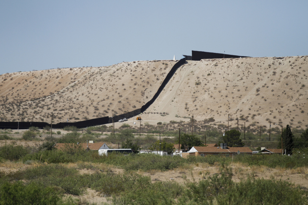 New Mexico to add funding for stalled border projects