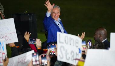 Greg Abbott enters Texas governor’s with $106 million war chest