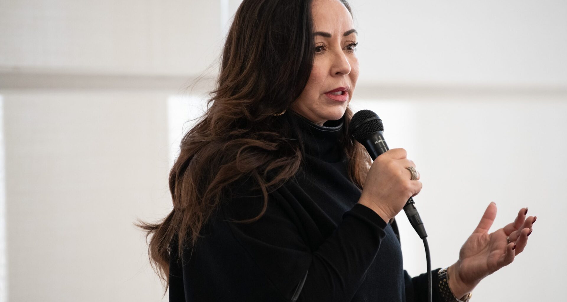 Campos says Abbott wanted to trade dog bill for voucher support