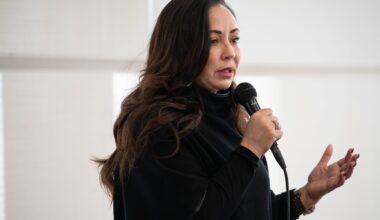 Campos says Abbott wanted to trade dog bill for voucher support