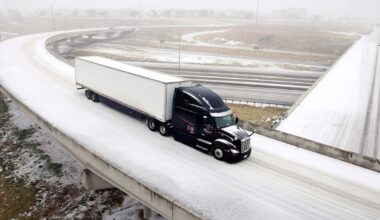North Texas wakes Sunday morning to snow, icy roads, power outages