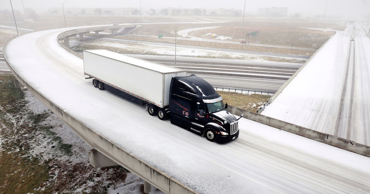 North Texas wakes Sunday morning to snow, icy roads, power outages