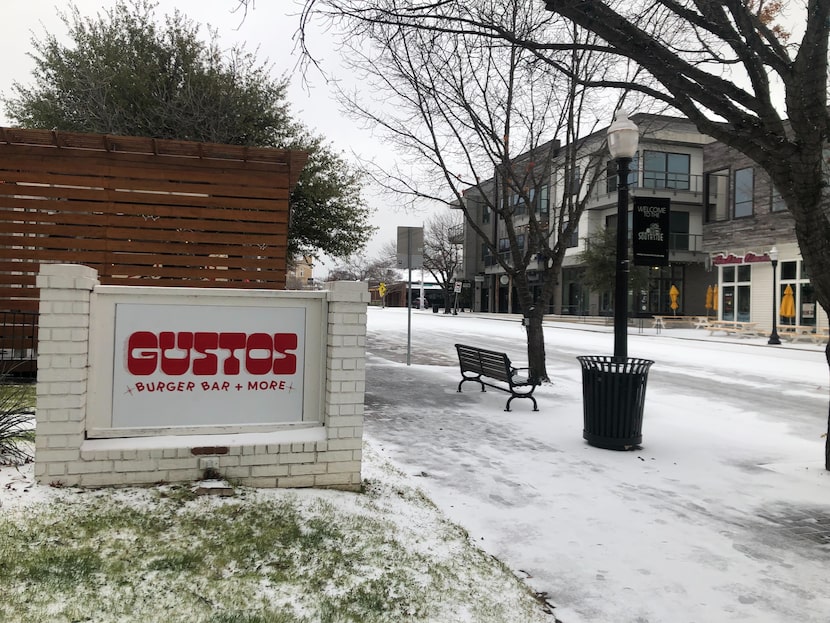 Gustos Burger Bar on Fort Worth’s Magnolia Avenue was open on Saturday, serving beer and...