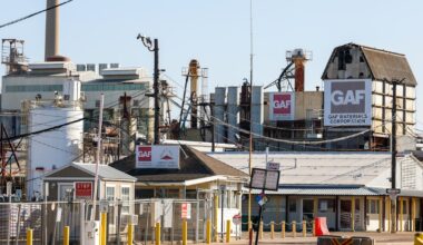 Two Dallas shingle factories, two different stories of how to shut them down