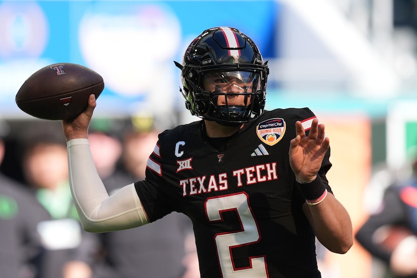 Texas Tech quarterback Behren Morton (2) looks to pass during the first half of the Orange...