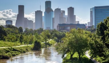 Houston has multiple walking and biking trails located throughout the Heights, River Oaks and Montrose areas. (Courtesy Buffalo Bayou Partnership)