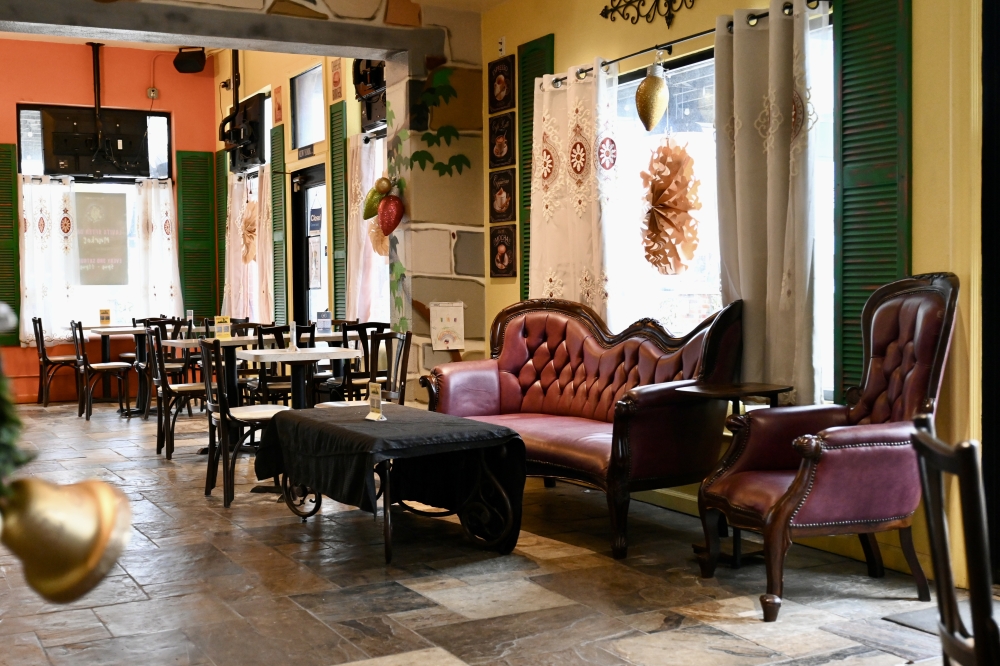 Burger Vibe and La Vita Coffee are located in the same space off Washington Avenue. (Roo Moody/Community Impact)