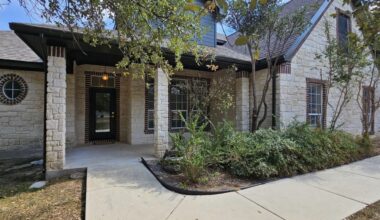 There is one home for sale in the Lake Georgetown Estates neighborhood for $898,000 as of Jan. 7. (Courtesy Unlock MLS)