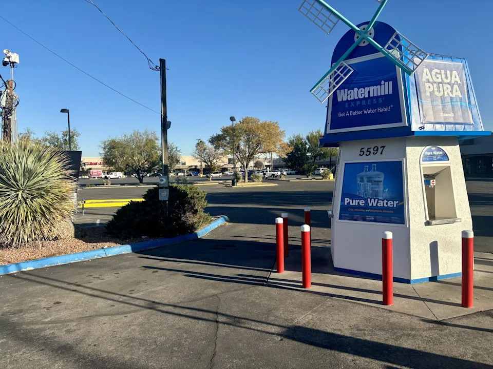 A new Watermill Express machine will replace an old one in the parking lot of Fox Plaza Shopping Center in South-Central El Paso.
