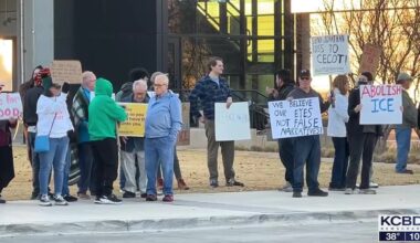 Crowd gathers in downtown Lubbock to protest ICE