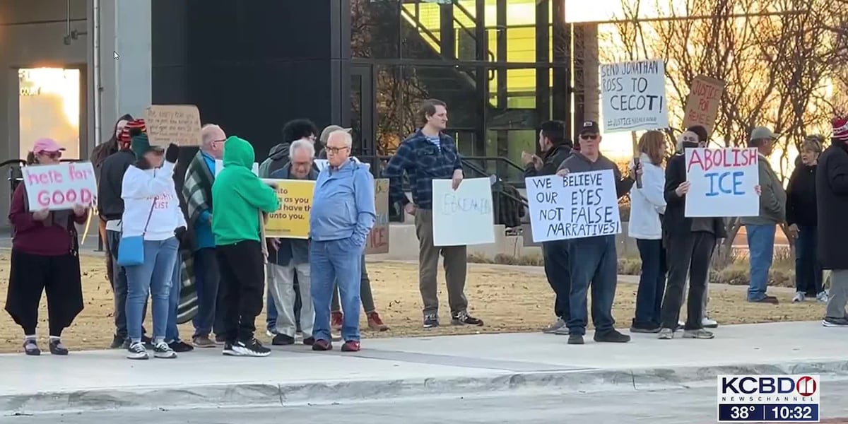 Crowd gathers in downtown Lubbock to protest ICE