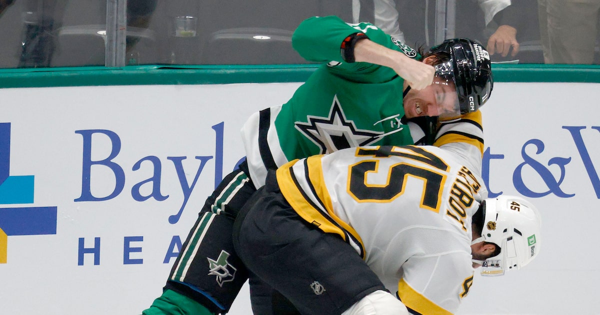 See photos as Stars pummel Bruins, end losing streak