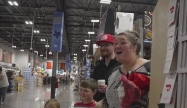 Family of 6 surprised by Kroger, Texas Rangers players with $1,000 check for groceries