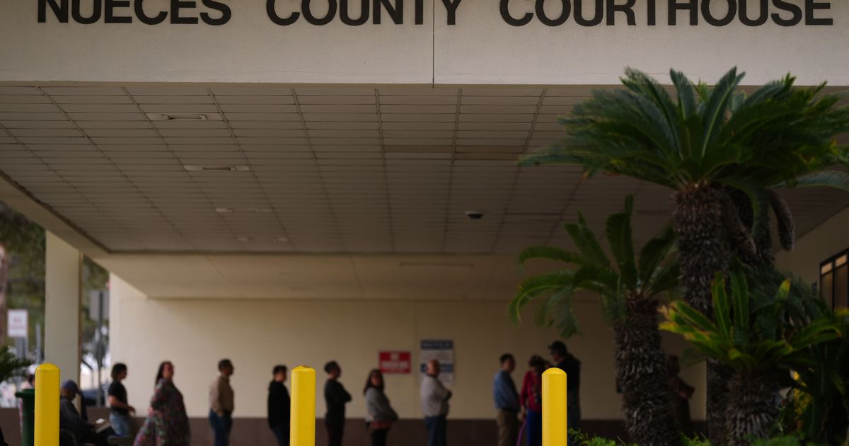 Jury seated in trial for ex-officer accused in police response to Uvalde school shooting :: WRAL.com