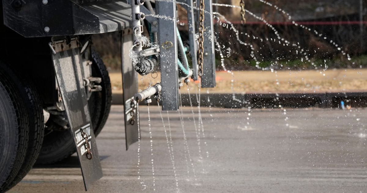 Texas and Oklahoma brace for snow and ice as winter storm barrels toward eastern two-thirds of US :: WRAL.com