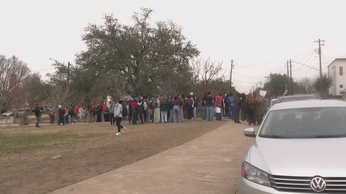 Gov. Abbott directs education commissioner to investigate Austin ISD over student walkouts