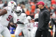 Arizona Cardinals head coach Jonathan Gannon talks with the team during warm ups before an...