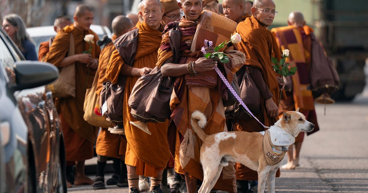 Buddhist monks bring ‘Walk For Peace’ to North Carolina :: WRAL.com