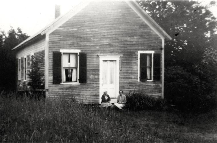 Greenbanks Hollow School in the 1950s.jpg