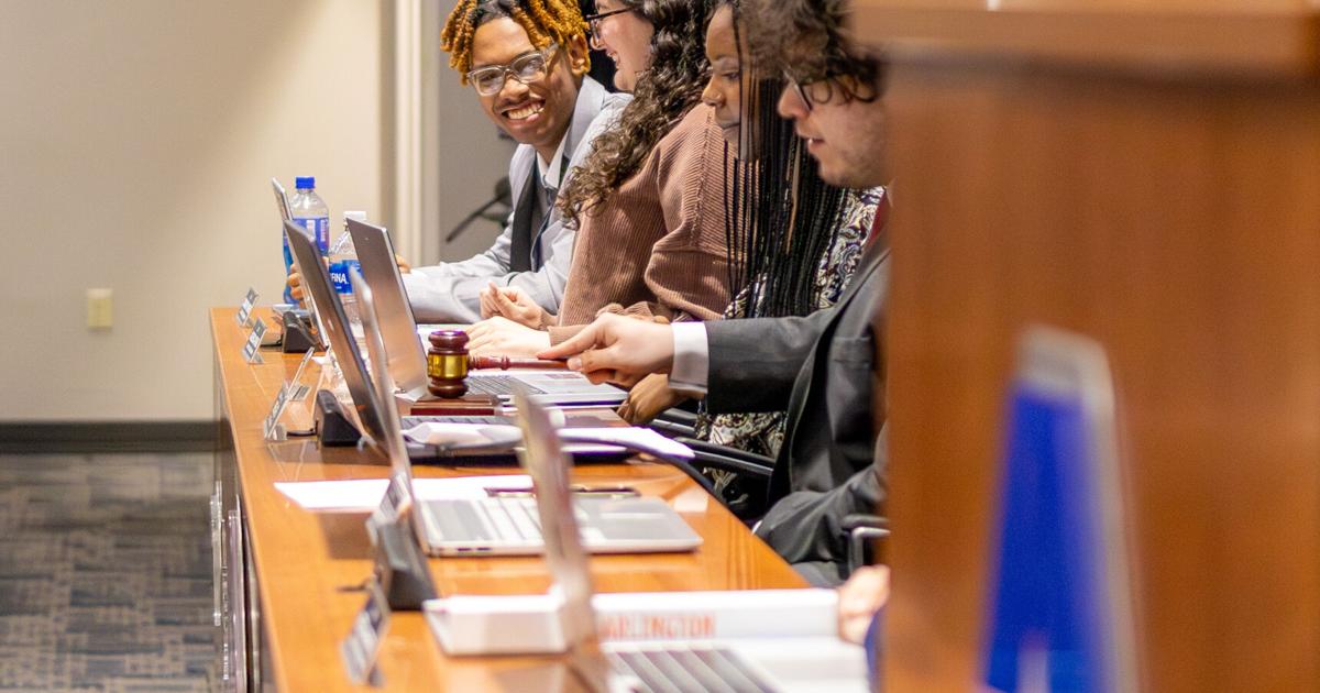 Student Senate introduces resolution to allow multiple vehicles on student commuter permits | Student Governance