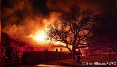 Fort Worth firefighters battle blaze at ranch-style home | North Texas