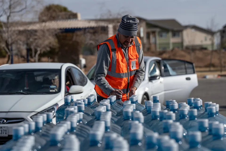 Andy Menchaca volunteers to distribute potable water during a water distribution at Sue Young Park on Monday, Jan. 12, 2025. The event was organized by El Paso Water to assist Northeast El Paso residents affected by a water line break that interrupted service.