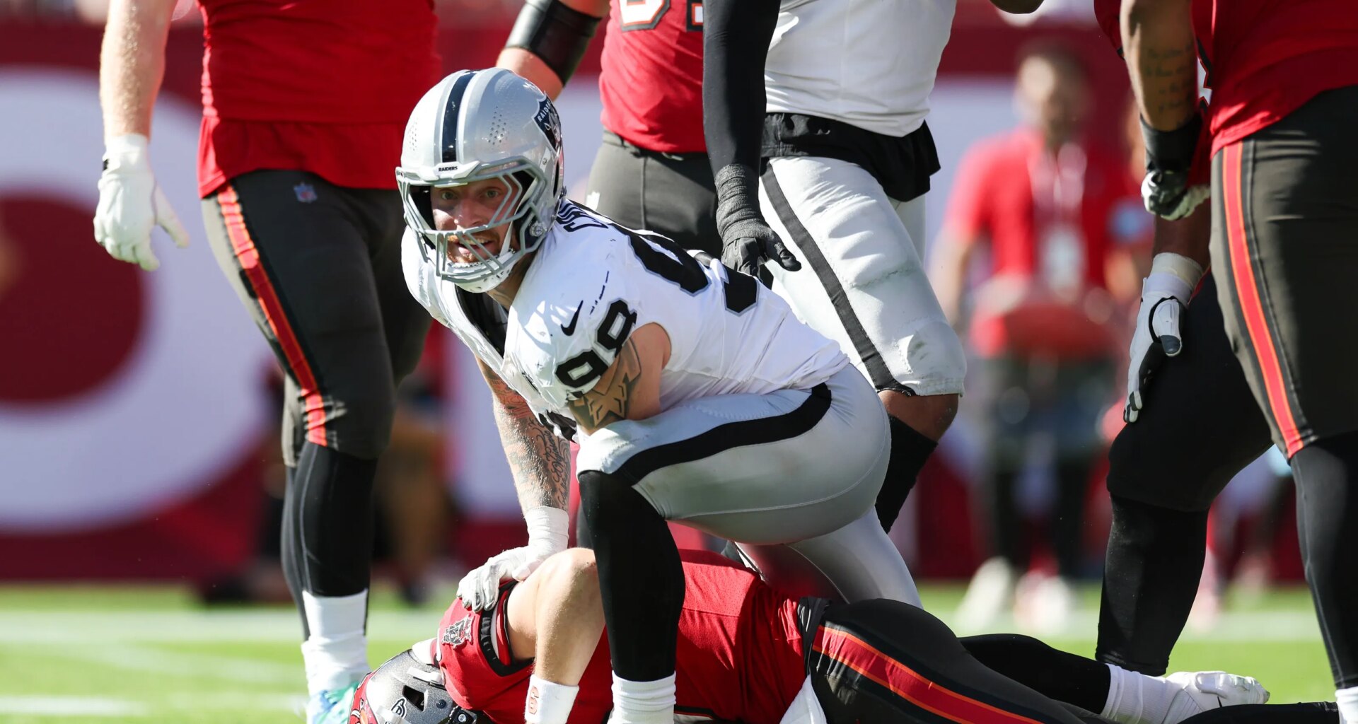 Cowboys trade for Raiders DE Maxx Crosby in 7-round mock, draft LB RB