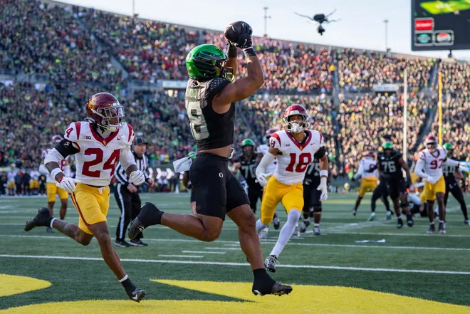 Oregon tight end Kenyon Sadiq hauls in a touchdown catch as the Oregon Ducks host the USC Trojans on Nov. 22, 2025, at Autzen Stadium in Eugene, Oregon.