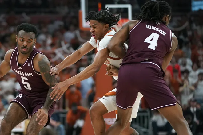 Jan 17, 2026; Austin, Texas, USA; Texas Longhorns guard Simeon Wilcher (7) is picked by Texas A&M Aggies forward Jamie Vinson (4) during the first half at Moody Center. Mandatory Credit: Dustin Safranek-Imagn Images
