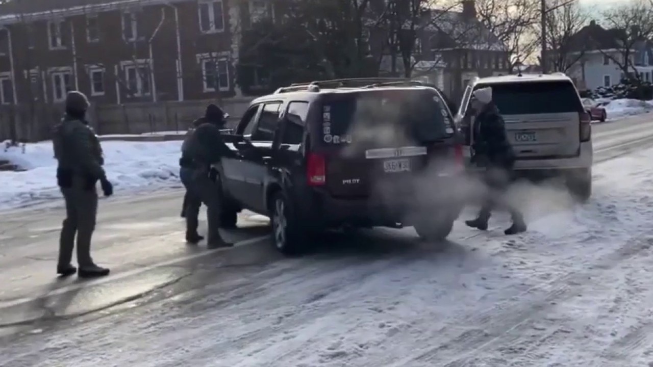 Fatal Minneapolis shooting raises tension against ICE 