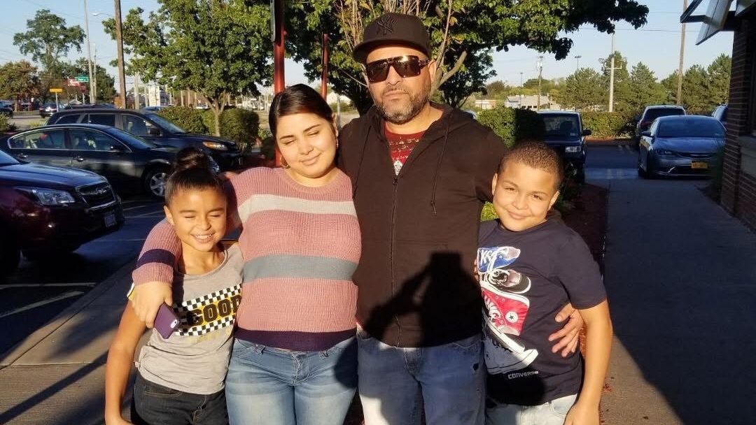 This undated photo provided by Jeanette Pagan-Lopez shows Geraldo Lunas Campos with his three children. Lunas Campos died Jan. 3, 2026, at an ICE detention facility in El Paso, Texas. (Jeanette Pagan-Lopez via AP)