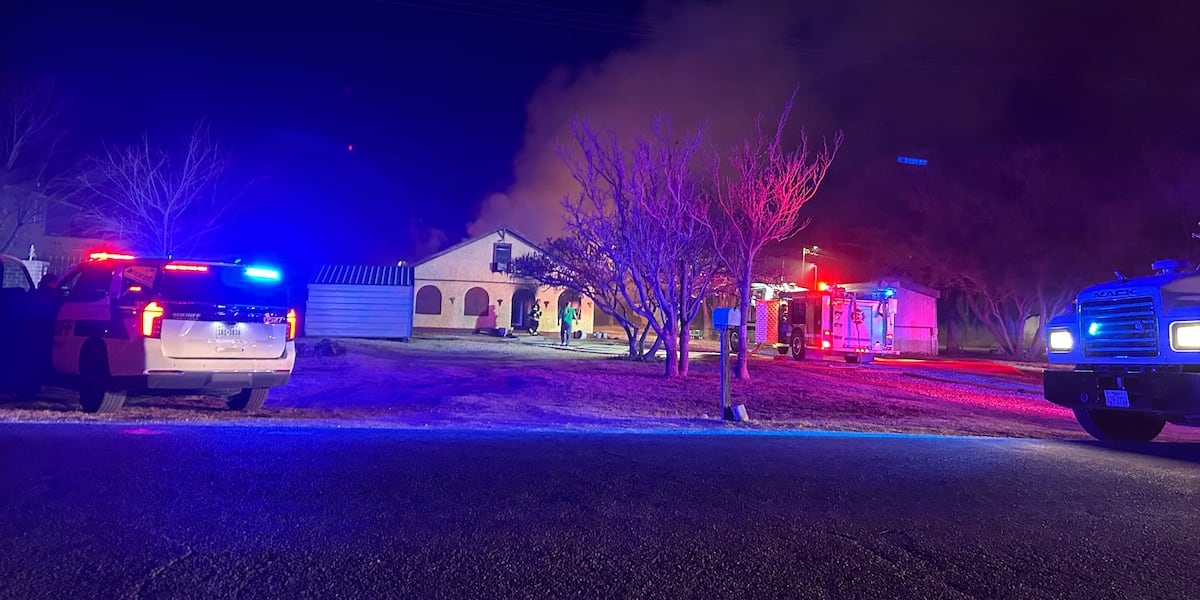 Crews on scene of multi-structure fire in south Lubbock