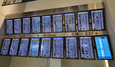 Flying out of Houston? Airlines issue travel waivers for flights ahead of Winter Storm Fern