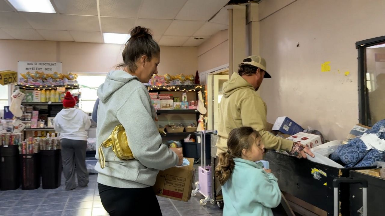 Texas bin store, shoppers cash in on holiday gift returns