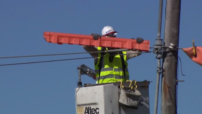 CenterPoint crews work through winter storm to restore power across Houston area