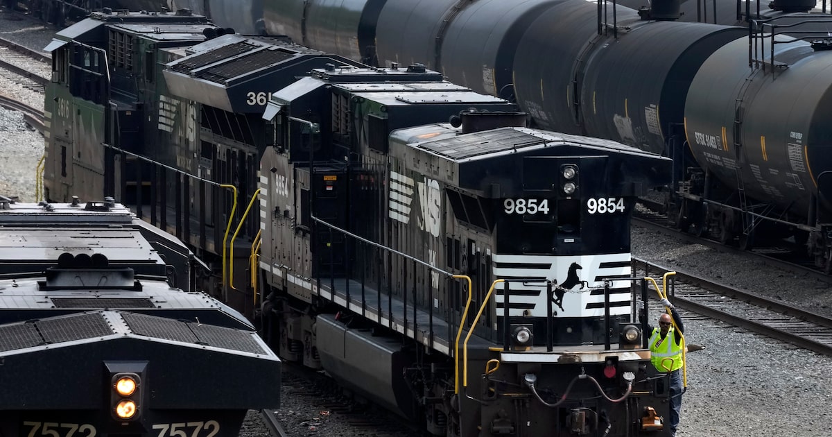 Why do trains blast horns near Garland’s quiet zones signs? Curious Texas investigates